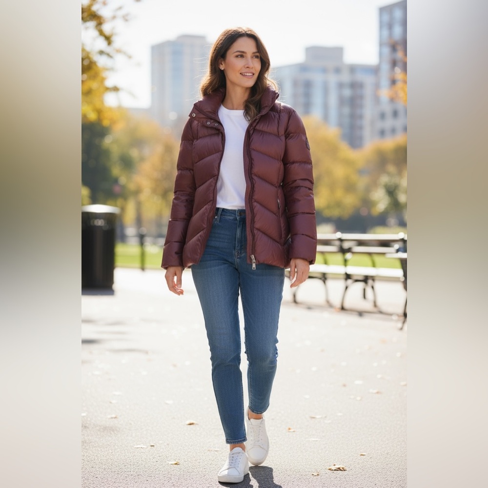 Massimo Dutti Women’s goose down puffer Jacket Size M new- never worn Burgundy